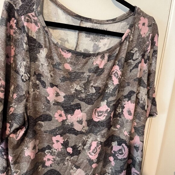 LANE BRYANT FLORAL SHORT SLEEVE BLOUSE SZ 18/20 - Picture 2 of 6